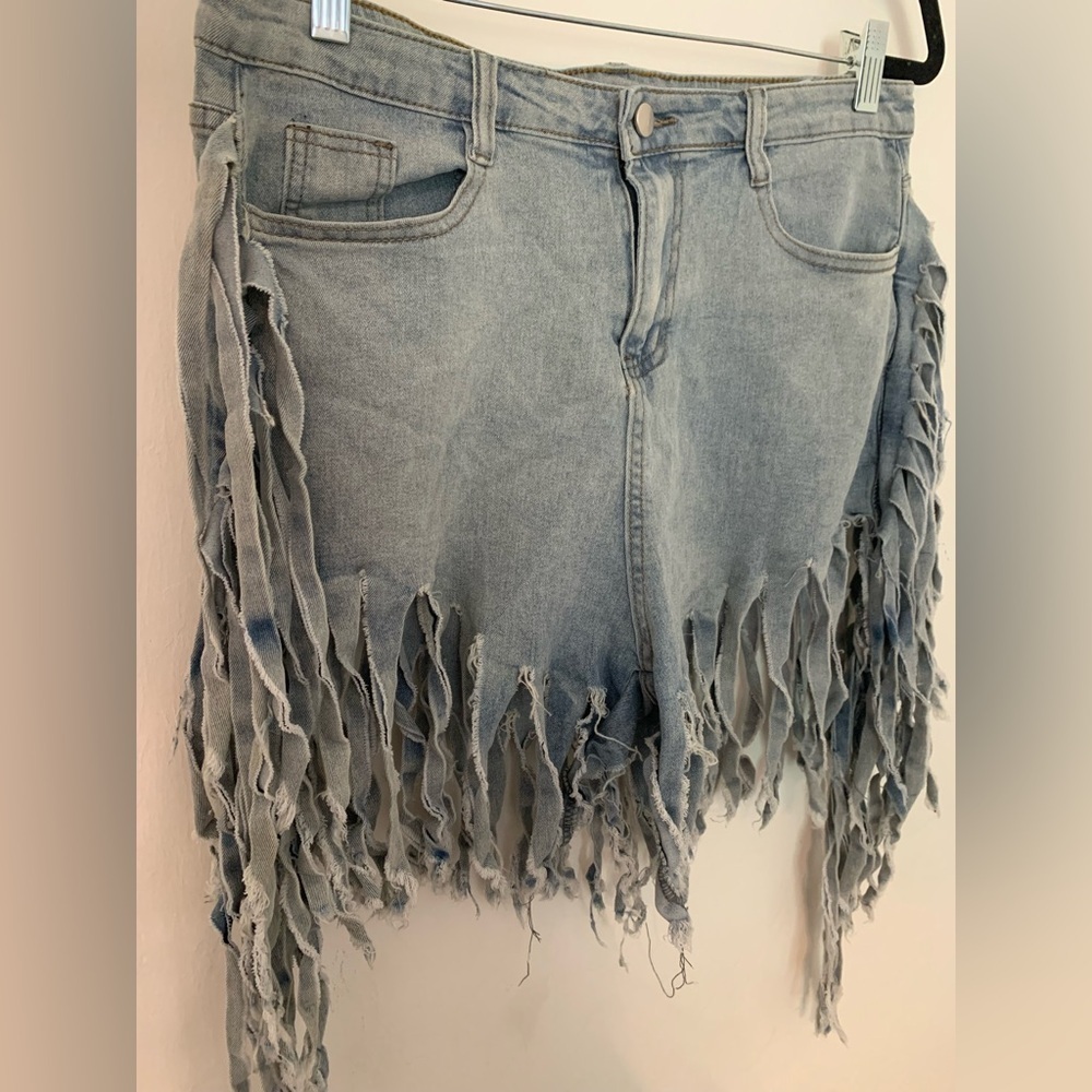 Jeans Fringe Booty Denim Shorts High Waisted NWOT
Sz 2XL Western Cowgirl Boho - Picture 2 of 11